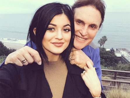 Kim Kardashian Histeris Lihat Perubahan Fisik Ayah Tirinya